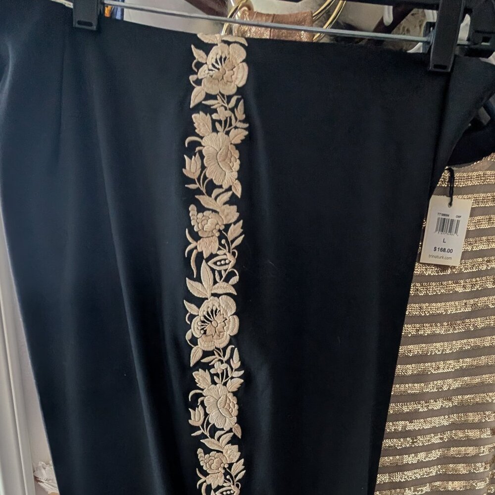 Karen Kane Straight leg pants with beige embroidered flowers Size 16